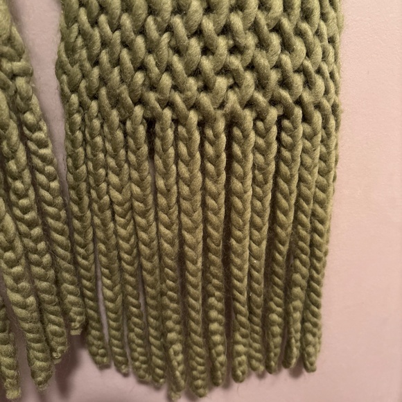 Beautiful green long scarf made in Italy 80% virgin wool 20% polymide - Picture 3 of 5